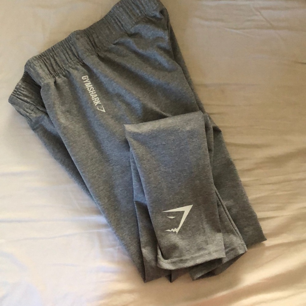 Gym shark leggings